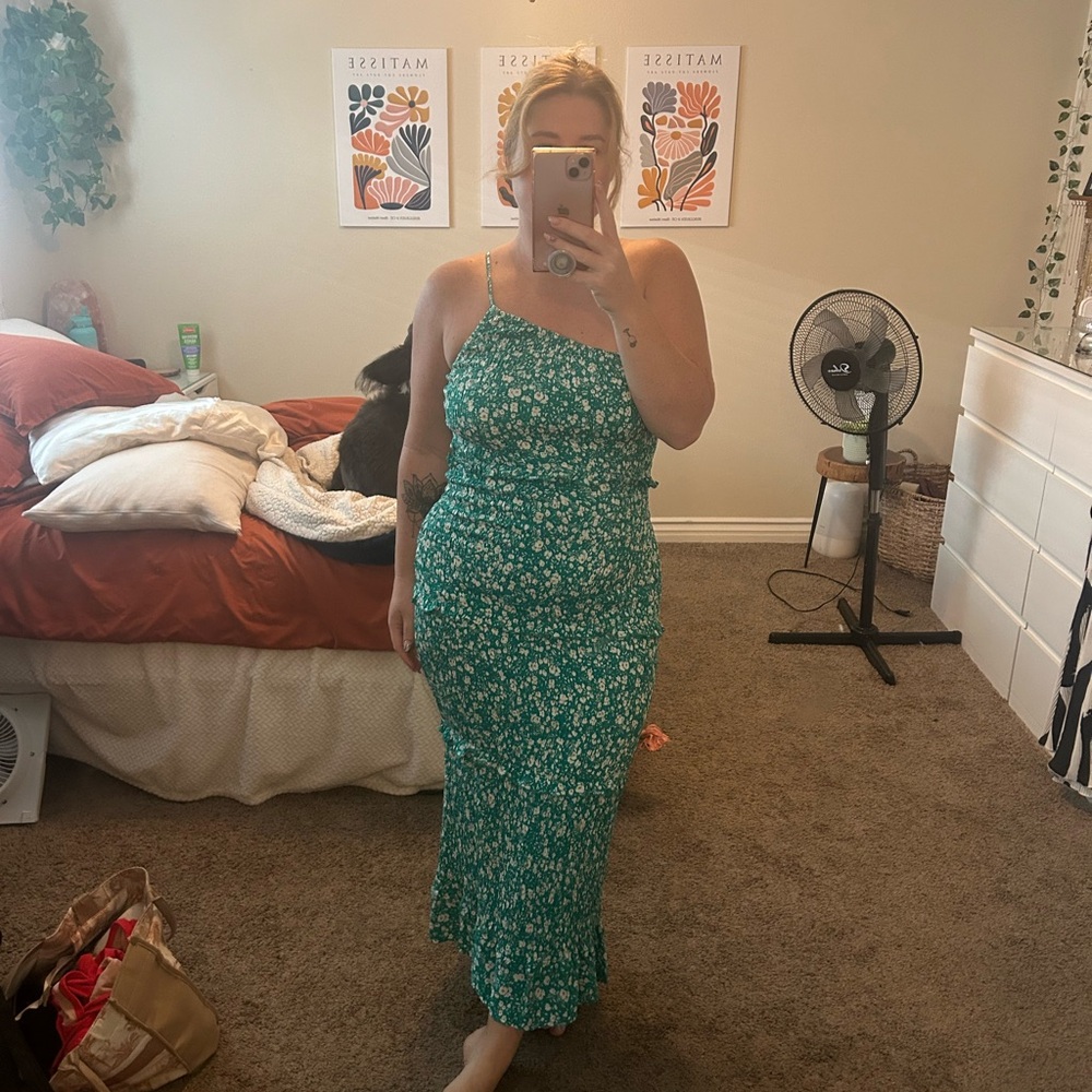 Green Floral Maxi Dress – Stretchy, Flowy & Effortlessly Chic